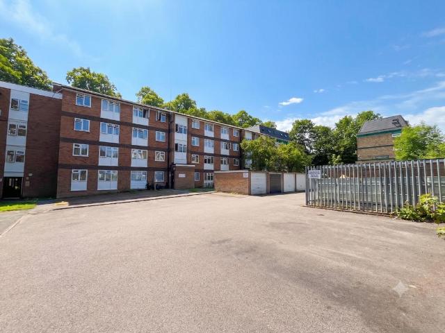 Flat for sale in Spring Park, Luton