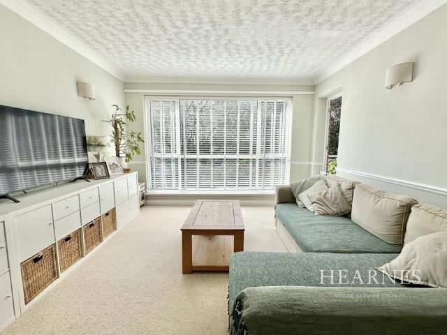 Flat for sale in Lansdowne, Charminster