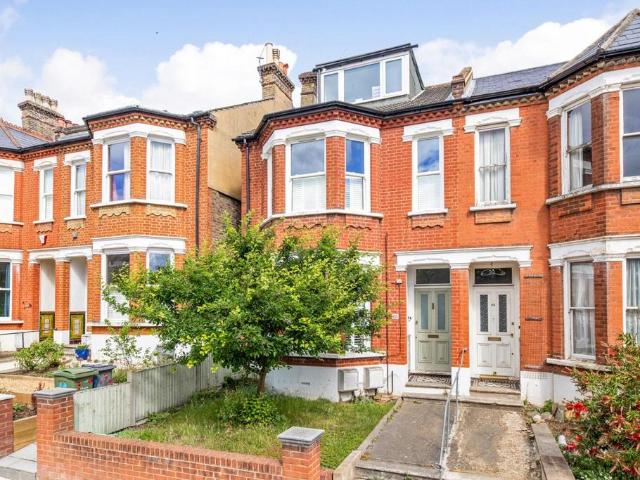 Flat for sale in West Norwood, Greater London