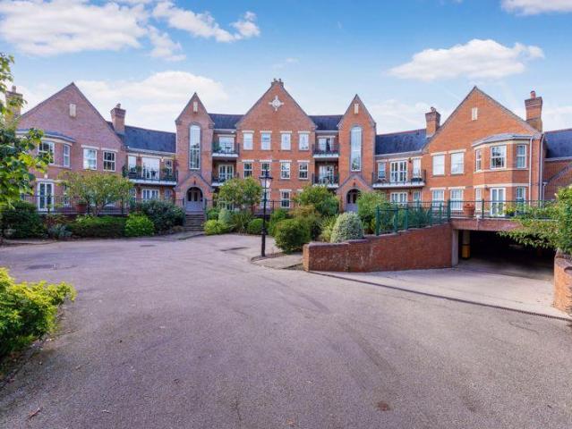 Flat for sale in Row Town, Surrey