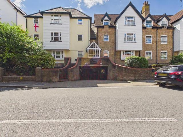 Flat for sale in Fordham Heath, Essex