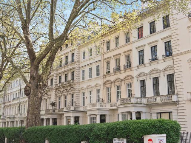 Flat for sale in Paddington, Greater London