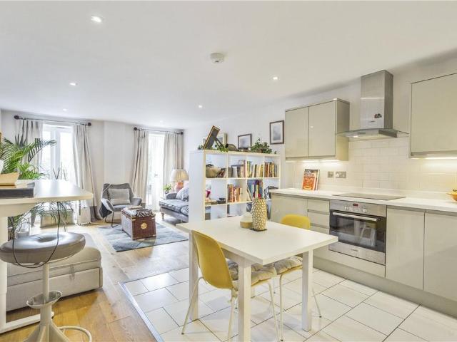 Flat for sale in Marlborough, Easton Royal