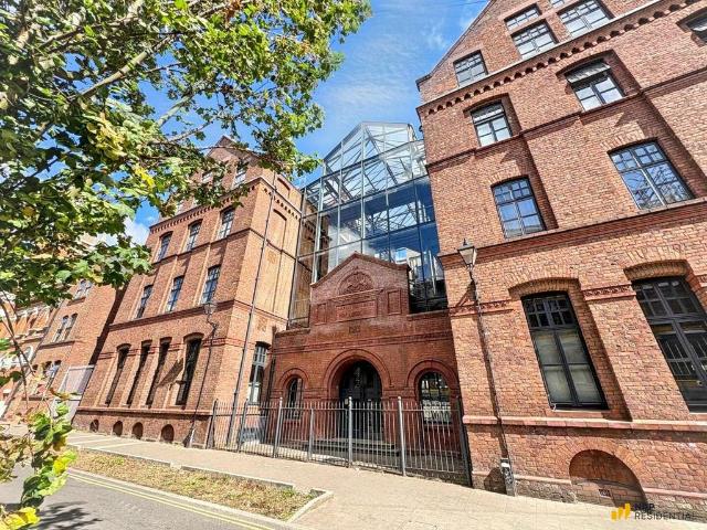 Flat for sale in Blackfriars, Salford