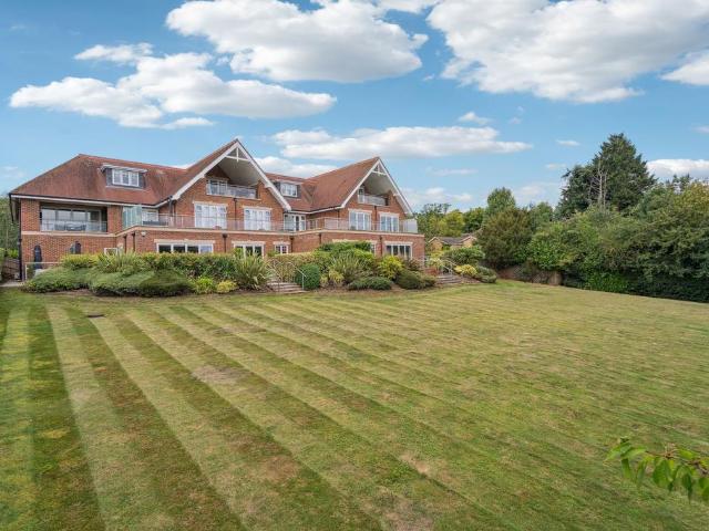 Flat for sale in Penn, Knotty Green