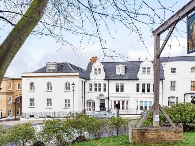 Flat for sale in Harrow On The Hill, Greater London
