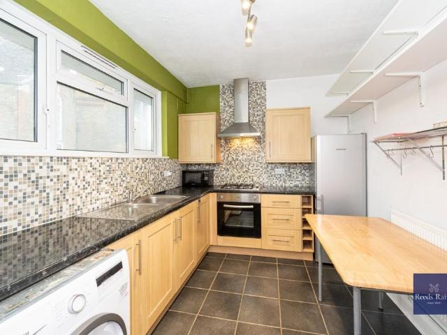 Flat for sale in Elephant and Castle, Greater London