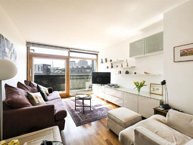 Flat for sale in Lyons, Greater London