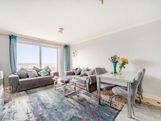 Flat for sale in Norbiton, Greater London