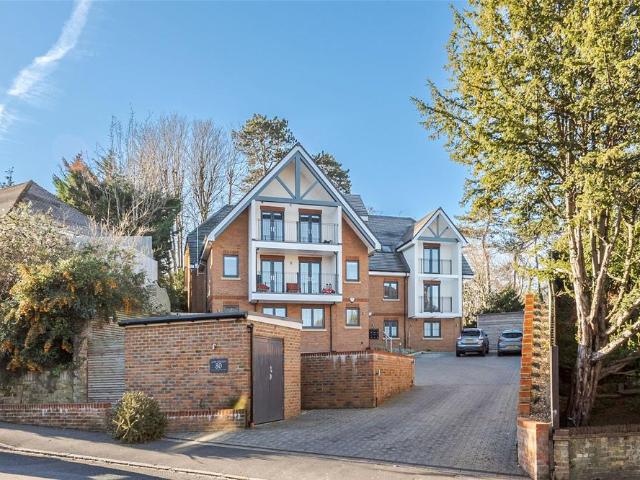Flat for sale in London Borough of Croydon, Kenley