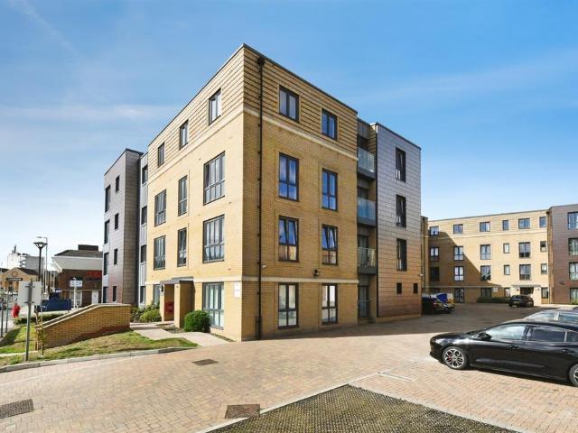 Flat for sale in Moulsham, Chelmsford