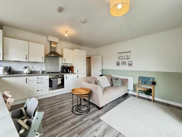 Flat for sale in Buckler's Park, Crowthorne