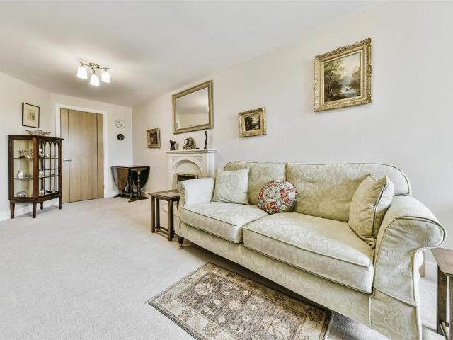 Flat for sale in King's Walden, Hertfordshire