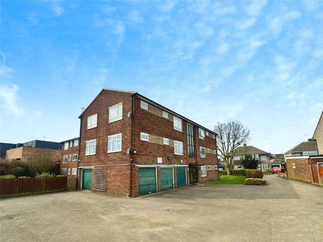 Flat for sale in Kings Hill, Colliers End