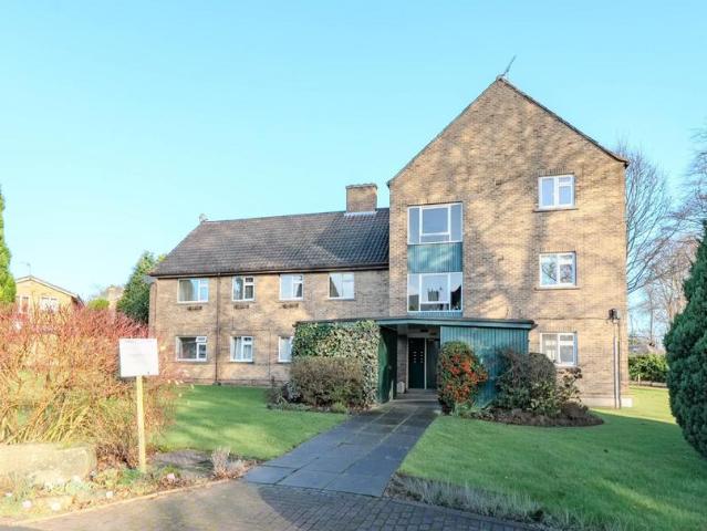 Flat for sale in Oakwood, West Yorkshire