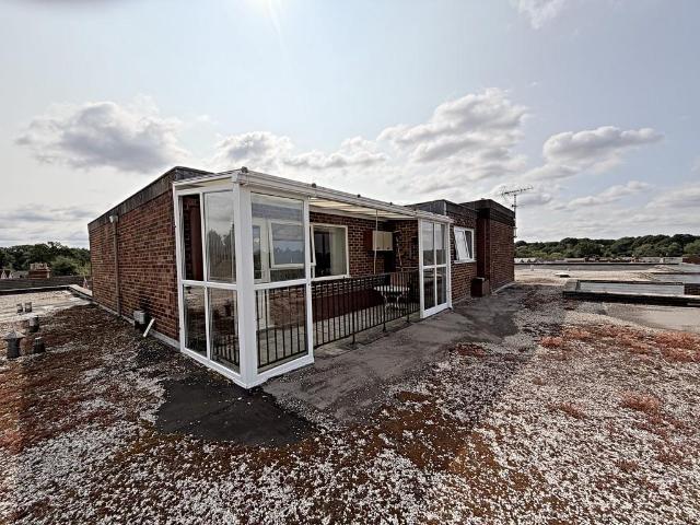 Flat for sale in Horsham, West Sussex