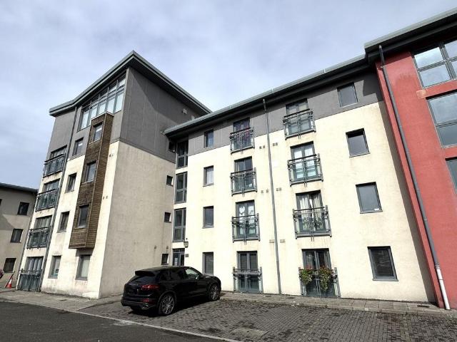 Flat for sale in SA1 Swansea Waterfront, Nangreaves
