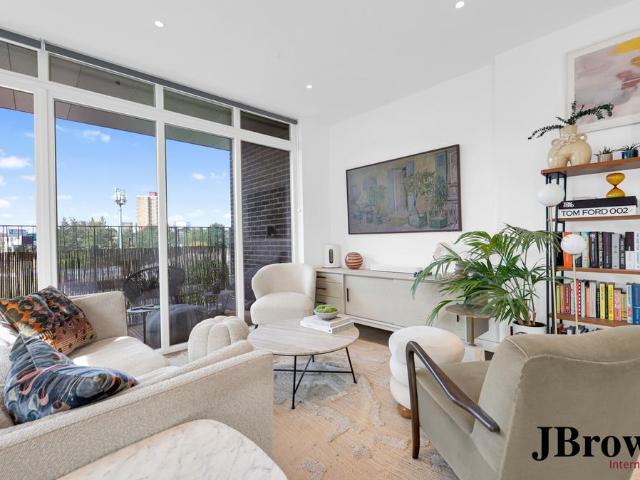 Flat for sale in Old Ford, Greater London