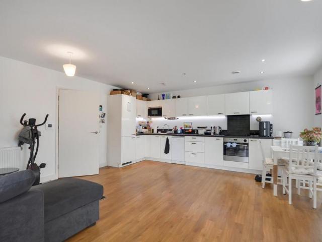 Flat for sale in London Borough of Lewisham, Cat Hill