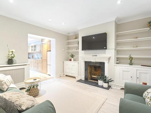 Flat for sale in West Kensington, Greater London