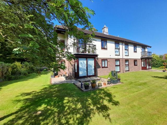 Flat for sale in West Barnham, Clapham