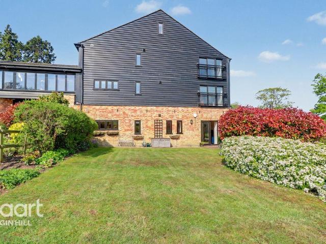 Flat for sale in The Butts, Kent