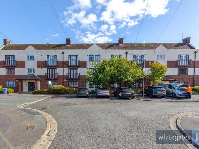 Flat for sale in Woolton, Calderstones