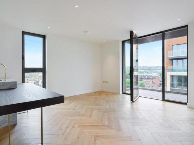 Flat for sale in West Hampstead, Greater London