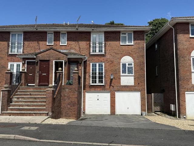 Flat for sale in Nangreaves, Wales