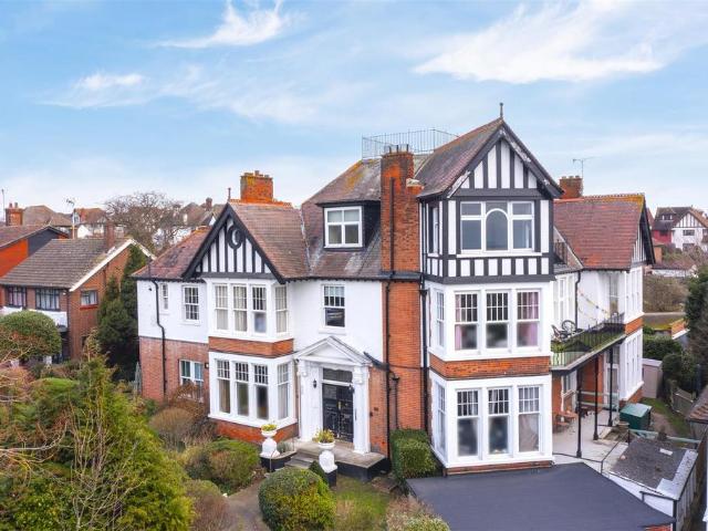Flat for sale in Alton Barnes, Essex