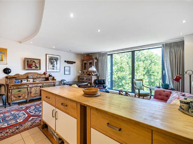 Flat for sale in Walworth, Greater London