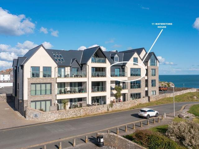 Flat for sale in Tenby, Wales