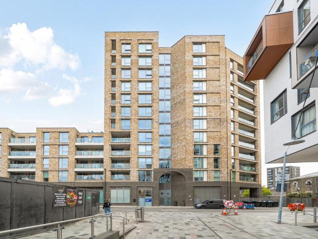 Flat for sale in Greenwich Town Centre, Greater London