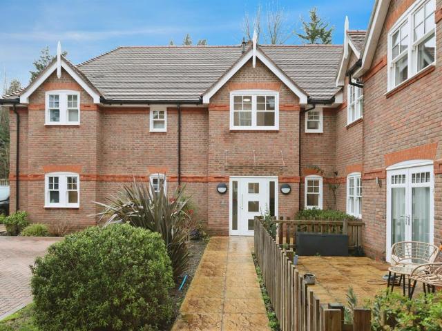 Flat for sale in Totteridge, Cressex