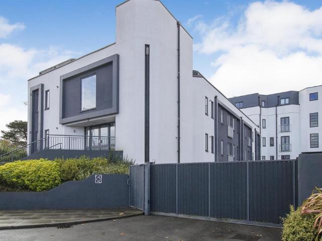 Flat for sale in Walton, Aylesbury