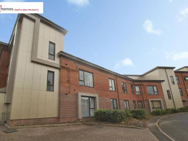 Flat for sale in Brownhills, West Midlands