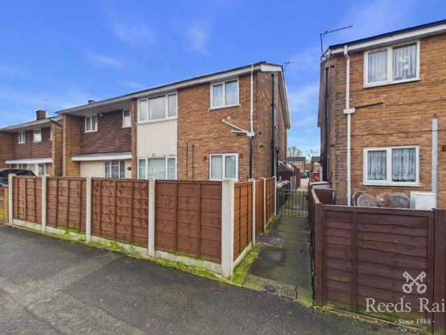 Flat for sale in Glasshoughton, Castleford