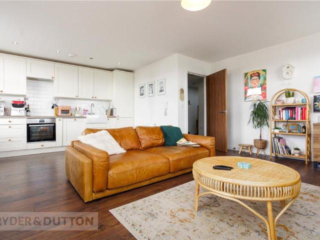 Flat for sale in Whitfield, Charlesworth
