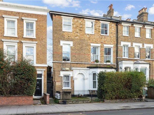 Flat for sale in Stockwell, Greater London