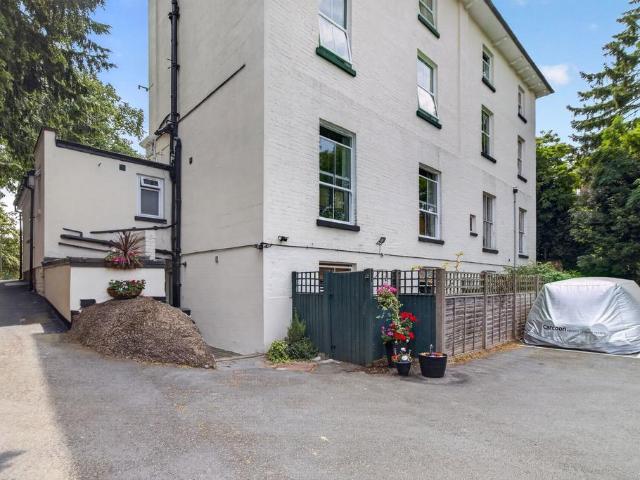 Flat for sale in Forthampton, Worcestershire