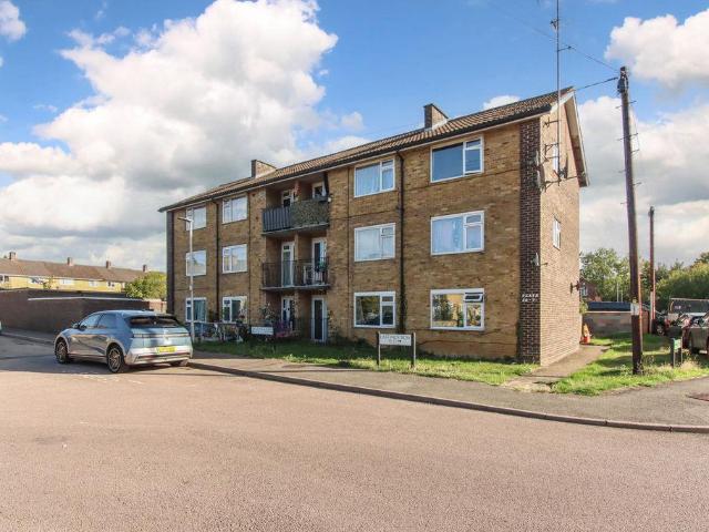 Flat for sale in Pouchen End, Hertfordshire