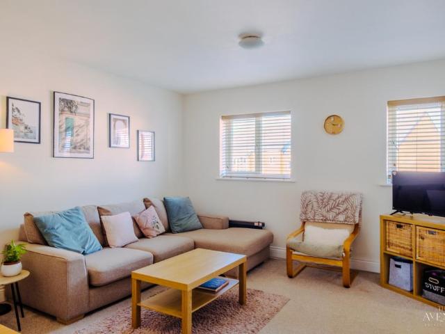 Flat for sale in Woodloes Park, Warwick