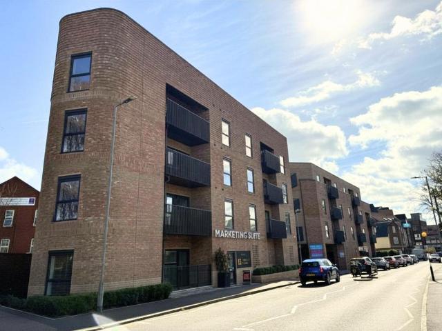 Flat for sale in Warley, Brentwood