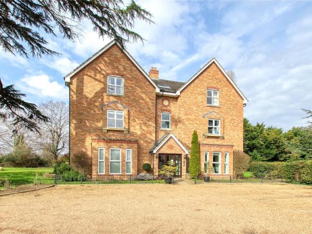 Flat for sale in Holyport, Bray