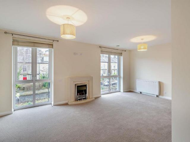 Flat for sale in Greaves, Bare