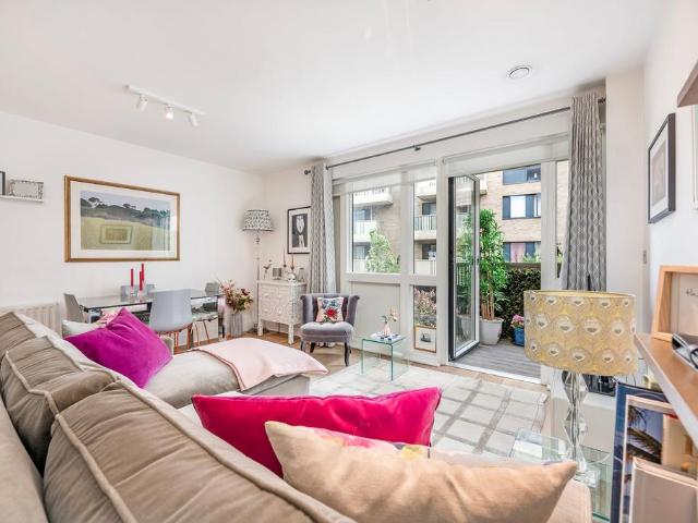 Flat for sale in Wandsworth, Greater London