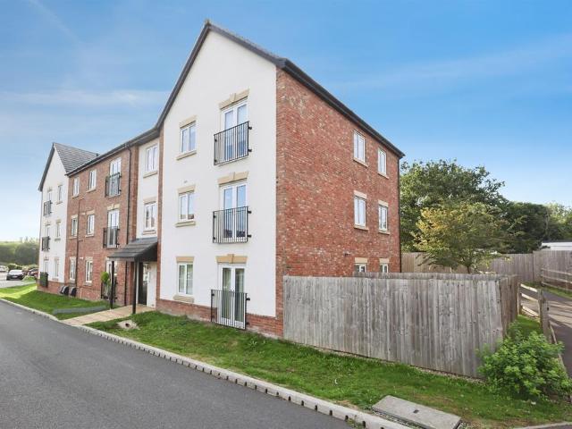 Flat for sale in Marston Green, Solihull