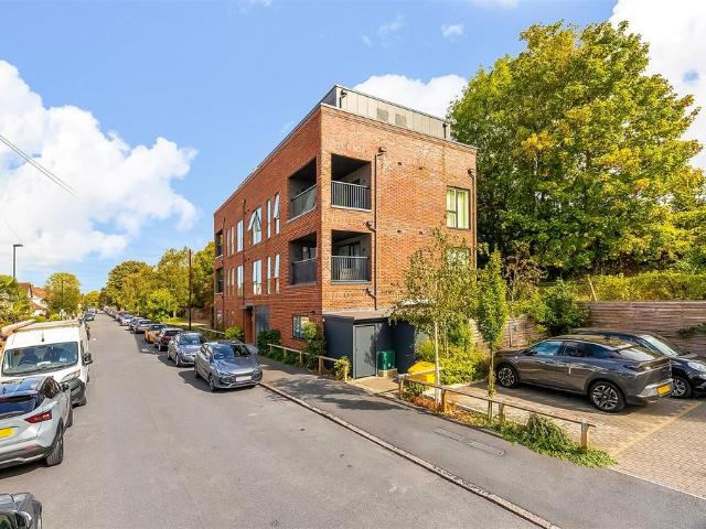 Flat for sale in London Borough of Croydon, Greater London
