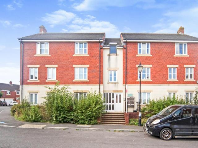 Flat for sale in Brympton