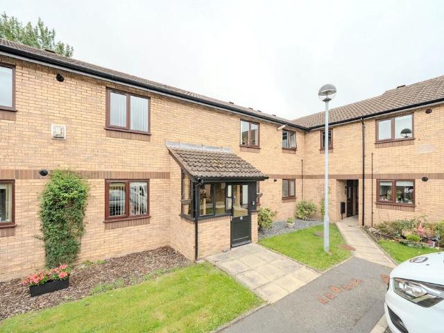 Flat for sale in Hillfoot, Leeds